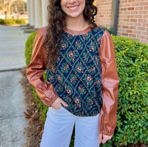 Voy knit and faux leather top